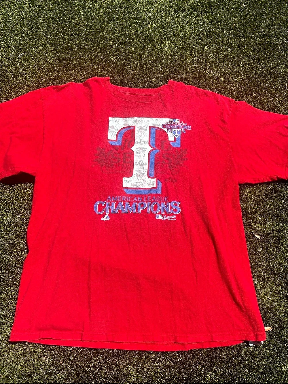 Graphic Short Sleeve Texas Rangers Tee in Red